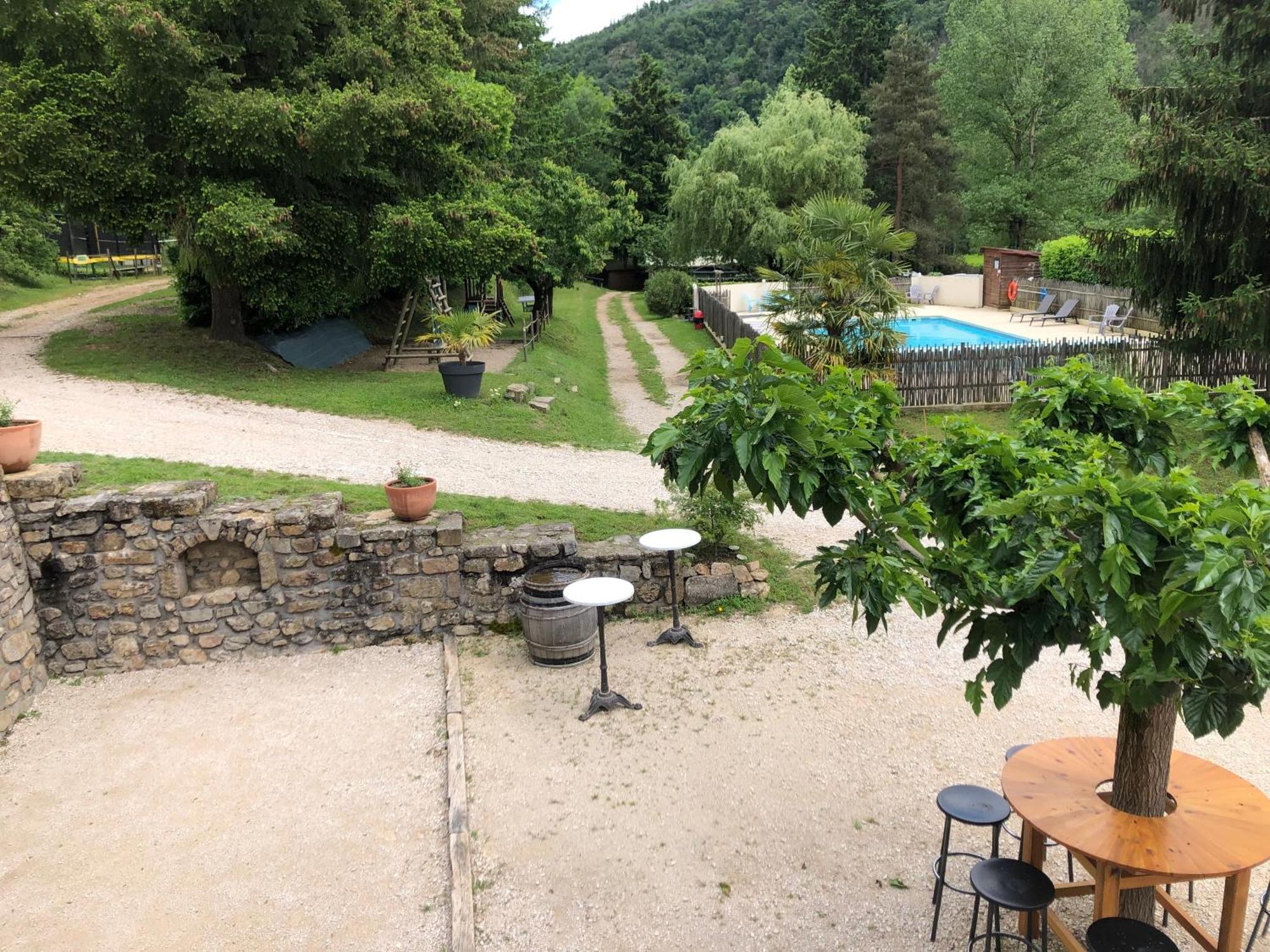 Camping Les Berges Du Doux Colombier-le-Vieux Eksteriør billede