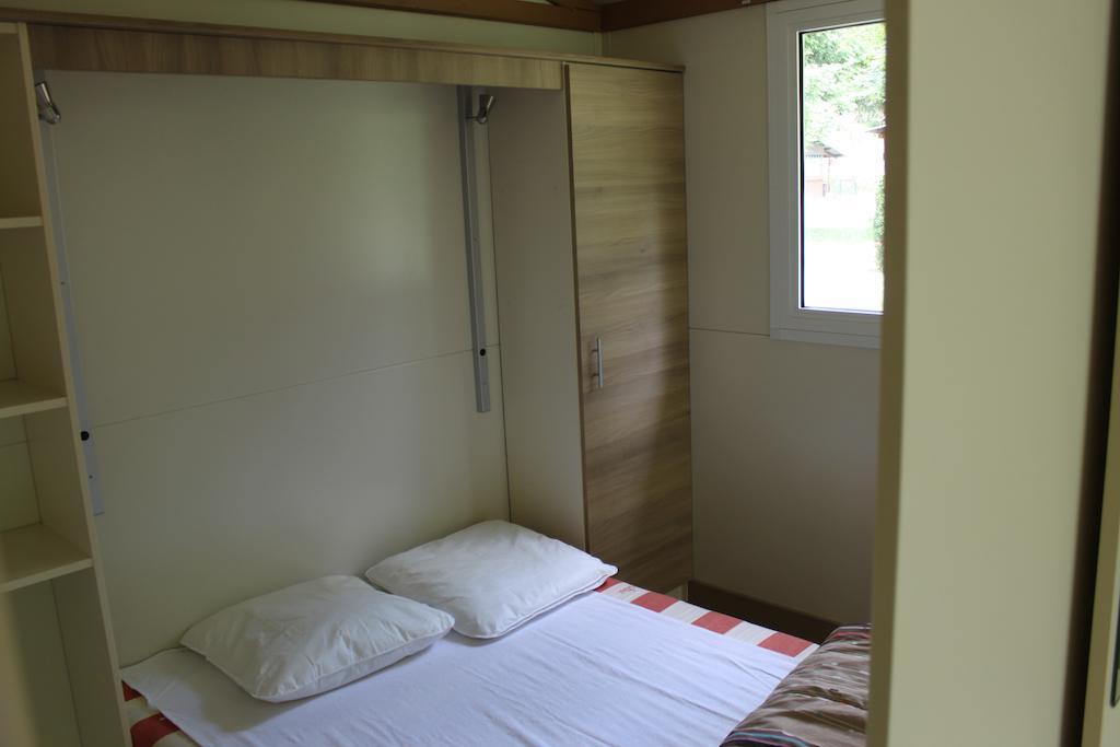 Camping Les Berges Du Doux Colombier-le-Vieux Værelse billede