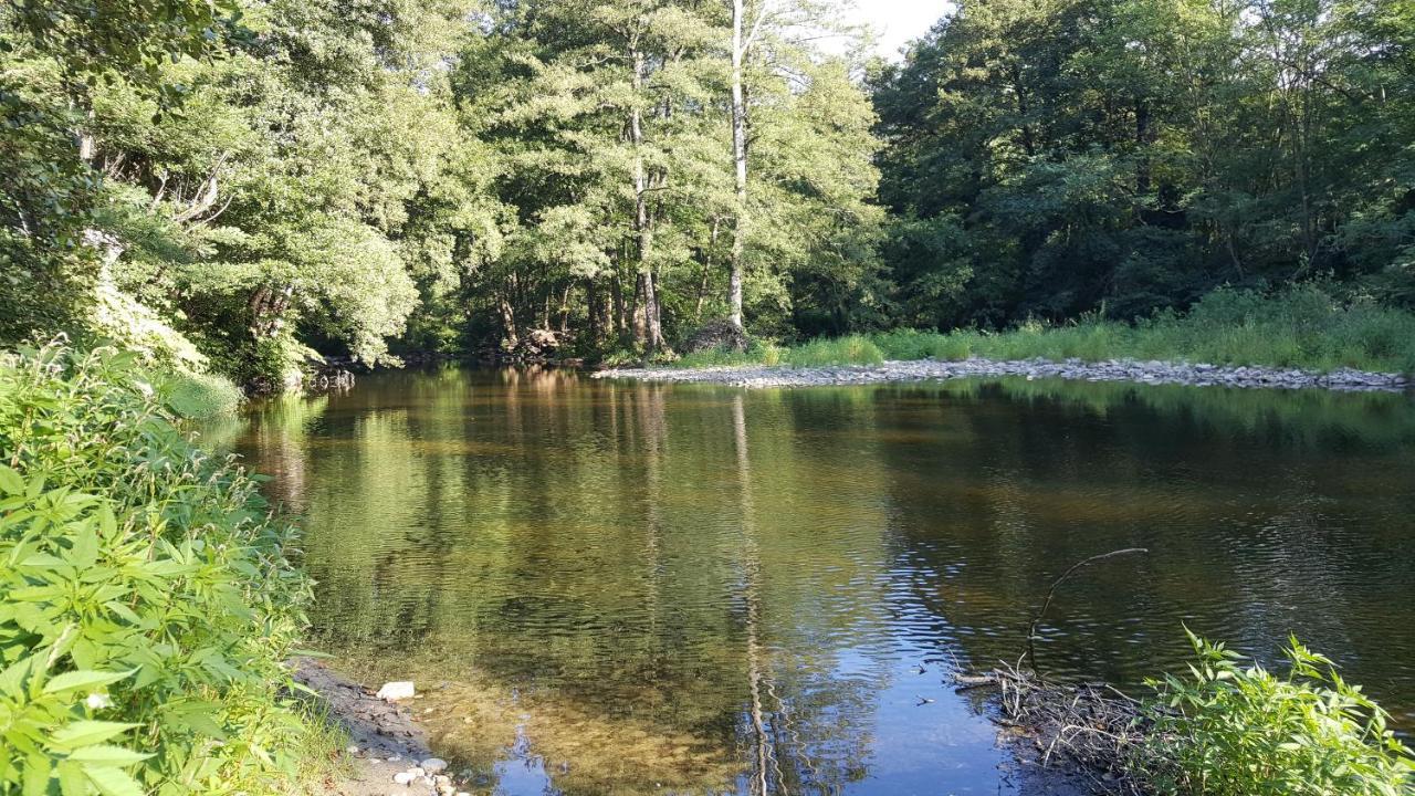 Camping Les Berges Du Doux Colombier-le-Vieux Eksteriør billede